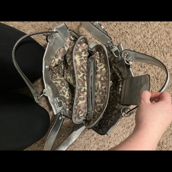 Guess Purse - Picture 4 of 4